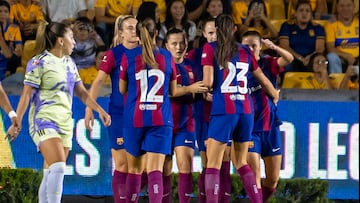 AME6049. MONTERREY (MÉXICO), 01/09/2023.- Jugadoras de Barcelona celebran un gol de Claudia Pina hoy, en un partido amistoso internacional entre los equipos femeninos de Tigres UANL y Barcelona en el estadio Universitario de la ciudad de Monterrey (México). EFE/ Miguel Sierra
