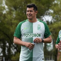 Almirón llega al Elche con Manusovich, Diego Osses y Maxi Velázquez