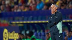 VALENCIA, SPAIN - NOVEMBER 06: Quique Setien, Manager of Villarreal CF looks on during the LaLiga Santander match between Villarreal CF and RCD Mallorca at Ciutat de Valencia on November 06, 2022 in Valencia, Spain. (Photo by Silvestre Szpylma/Quality Sport Images/Getty Images)