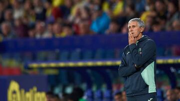 VALENCIA, SPAIN - NOVEMBER 06: Quique Setien, Manager of Villarreal CF looks on during the LaLiga Santander match between Villarreal CF and RCD Mallorca at Ciutat de Valencia on November 06, 2022 in Valencia, Spain. (Photo by Silvestre Szpylma/Quality Sport Images/Getty Images)