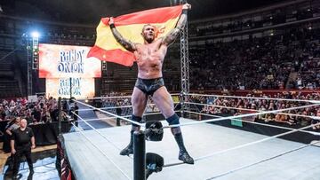 Randy Orton celebra su victoria en el espectáculo de la WWE celebrado en Valencia.