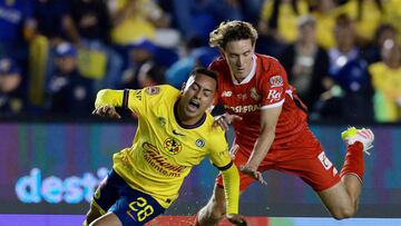 Soccer Football - Liga MX - Final - First leg - America v Toluca - Estadio Ciudad de los Deportes, Mexico City, Mexico - May 22, 2025 America's Erick Sanchez in action with Toluca's Marcel Ruiz REUTERS/Henry Romero