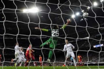 Gonzalo Higuain hizo el 3-0 definitivo ante el Galatasaray de cabeza.