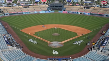 An iconic pitcher who paved the way for Dodgers star Shohei Ohtani returns to Los Angeles for Game 3’s ceremonial first pitch.
