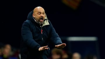 BARCELONA, 30/01/2026.- El técnico del Espanyol, Manolo González, durante el encuentro correspondiente a la jornada 22 de Laliga EA Sports que disputan hoy viernes Espanyol y Alavés en el estadio RCDE Stadium, en Barcelona. EFE / Alejandro García.