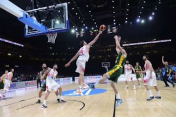 Pau Gasol  y Jonas Maciulis.