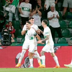 Aprobados y suspensos del Elche: BKCC cambia los pitos por una ovación final