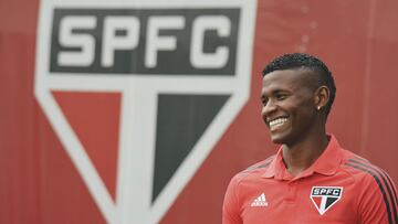 El laterla colombiano firmó con el club Tricolor hasta 2025.