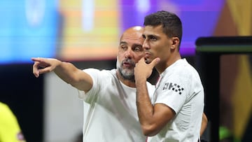 ATLANTA, GEORGIA - JUNE 22: Pep Guardiola, Head Coach of Manchester City, gives Rodri #16 instructions during the FIFA Club World Cup 2025 group G match between Manchester City FC and Al Ain FC at Mercedes-Benz Stadium on June 22, 2025 in Atlanta, Georgia. Alex Grimm/Getty Images/AFP (Photo by ALEX GRIMM / GETTY IMAGES NORTH AMERICA / Getty Images via AFP)