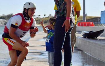 Maialen, en Río con su hija Ane tras ganar el oro.