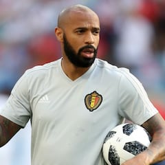 Thierry Henry alza la mano para dirigir a Estados Unidos