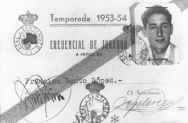 Carnet de Gento de la temporada 1953/54 con el Racing de Santander. 