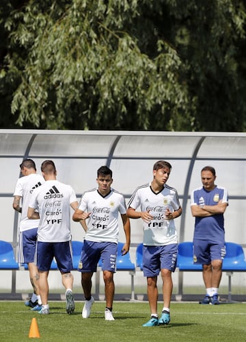 Bronnitsy  23 junio 2018, Rusia
Copa Mundial Rusia 2018
Entrenamiento de Argentina antes de jugar contra Nigeria.
Marcos Acuna of Argentina Y Paulo Dybala of Argentina
Foto Ortiz Gustavo