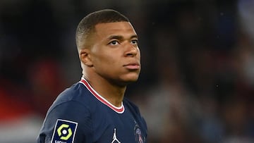 El jugador del Paris Saint Germain Kylian Mbappe reacciona durante el partido contra el Troyes de liga francesa.