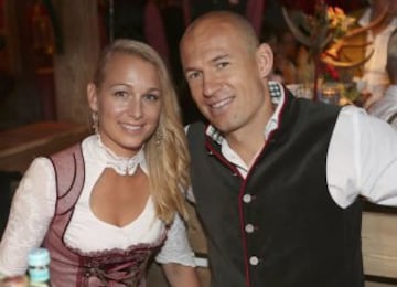 Arjen Robben y Bernadien Eillert.