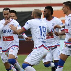 Mannucci remonta y deja a Universitario sin nada