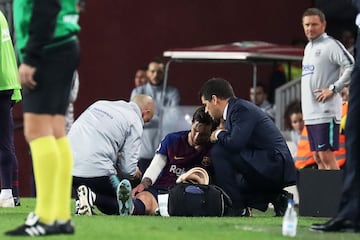 Messi, en una mala caída en la primera parte del encuentro, se lesionó el brazo derecho y tuvo que ser sustituido. 