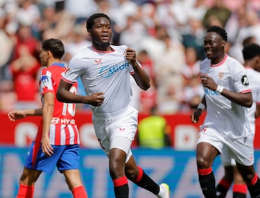 Agoumé (Sevilla)
El jugador sevillista estaba en el sitio justo, en el momento que la pelota llegaba. Su tempranero gol hizo soñar al Sevilla con la victoria.
