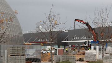 GRAF3133. MADRID, 03/11/2020.- Vista de las obras de construcción del hospital de pandemias y emergencias Isabel Zendal en Valdebebas, Madrid, este martes. Este hospital será inaugurado en la segunda o tercera semana de noviembre, y comenzará a recibir los primeros pacientes covid en uno de los tres módulos de hospitalización con los que contará. EFE/J.J. Guillén