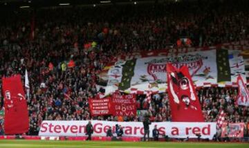 Steven Gerrard deja el Liverpool tras 17 años defendiendo la misma camiseta. Anfield se vistió de gala para hacer inolvidable su despedida.