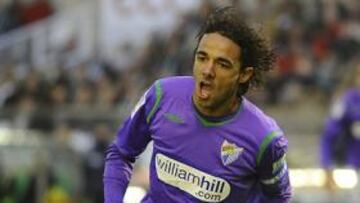 <b>EL PRIMERO.</b> El central Weligton marcó el primer gol del Málaga en Santander.