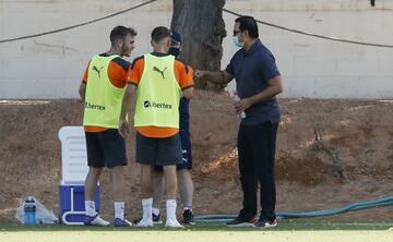 MURTHY SE REUNIÓ CON LOS FUTBOLISTAS, PERO GRACIA TUVO QUE MEDIAR.