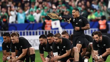 New Zealand's scrum-half Aaron Smith (2nd R) leads his teammates in the haka ahead of the France 2023 Rugby World Cup quarter-final match between Ireland and New Zealand at the Stade de France in Saint-Denis, on the outskirts of Paris, on October 14, 2023. (Photo by Anne-Christine POUJOULAT / AFP)