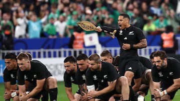 New Zealand's scrum-half Aaron Smith (2nd R) leads his teammates in the haka ahead of the France 2023 Rugby World Cup quarter-final match between Ireland and New Zealand at the Stade de France in Saint-Denis, on the outskirts of Paris, on October 14, 2023. (Photo by Anne-Christine POUJOULAT / AFP)
