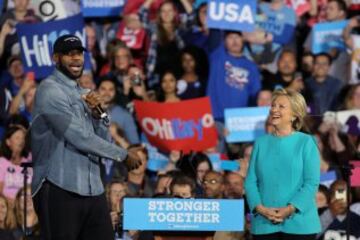 Lebron James hizo campaña a favor de la candidata del Partido Demócrata, Hillary Clinton, para la presidencia de Estados Unidos.