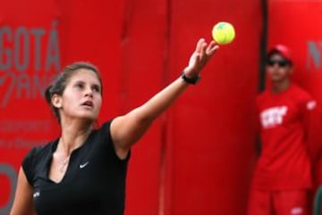 Mariana Duque es la Colombia que continua con vida en el certamen. Avanzó a segunda ronda tras vencer a Timea Babos [7] (HUN), número 89 del mundo, por 6-4, 6-7 (10) y 6-3.