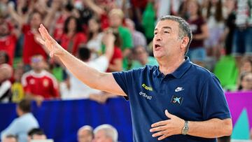 Spain's head coach Miguel Mendez gives instructions to the players during the FIBA Women's Eurobasket 2023 semi-final basketball match between Spain and Hungary at the Arena Stozice in Ljubljana, Slovenia, on June 24, 2023. (Photo by Jure Makovec / AFP)