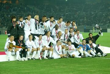 El Real Madrid se enfrenta al Club Olimpia (Paraguay) en la final de la Copa Intercontinental de 2002. El marcador quedó 2-0 para los blancos. en el estadio Internacional de Yokohama.