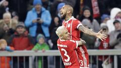 Vidal anotó con un cabezazo y brilló en victoria del Bayern