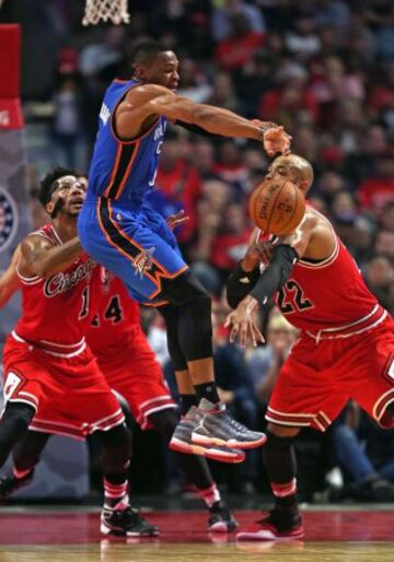 Kevin Durant y Taj Gibson.