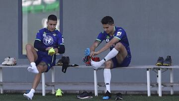 Tello, con Bartra en un entrenamiento.