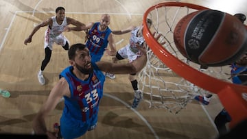 BARCELONA, SPAIN - APRIL 19: Nikola Mirotic, #33 of FC Barcelonain action during the Turkish Airlines EuroLeague Play Off Game 1 match between FC Barcelona and FC Bayern Munich at Palau Blaugrana on April 19, 2022 in Barcelona, Spain. (Photo by Rodolfo Molina/Euroleague Basketball via Getty Images)
 PUBLICADA 20/04/22 NA MA25 3COL