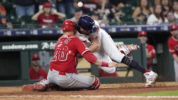 Durante la octava entrada del encuentro entre Los Angeles y Houston el catcher angelino fue impactado violantemente por el jardinero de los Astros.