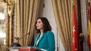 La presidenta de la Comunidad de Madrid, Isabel Díaz Ayuso, durante la entrega de la Medalla de Honor de la Cámara de Comercio en el Palacio de Santoña, a 18 de julio de 2023, en Madrid (España). Con esta distinción, se reconoce a las actuaciones llevadas por personas, empresas u organismos por el fomento del comercio, la industria y los servicios.
18 JULIO 2023
Alejandro Martínez Vélez / Europa Press
18/07/2023