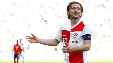 Luka Modric luce el brazalete de capitán de Croacia en el partido contra España de la primera jornada de la fase de grupos de la Eurocopa.