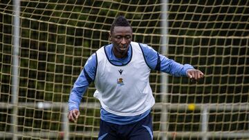 Sadiq Umar, en un entrenamiento con la Real Sociedad.
