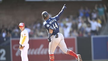 SAN DIEGO, CA - JULY 4: Julio Rodriguez #44 of the Seattle Mariners points into the stands after hitting a two-run home run during the fourth inning of a baseball game against the San Diego Padres July 4, 2022 at Petco Park in San Diego, California.   Denis Poroy/Getty Images/AFP
== FOR NEWSPAPERS, INTERNET, TELCOS & TELEVISION USE ONLY ==