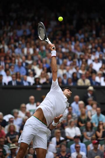 Servicio de Novak Djokovic. 