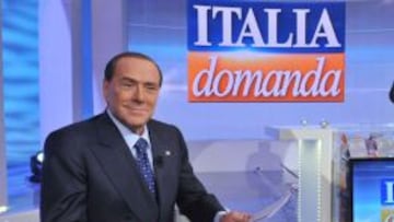 Berlusconi, antes de su participación en el programa 'Italia pregunta', del Canal 5.