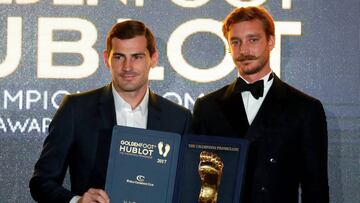 Soccer Football - Golden Foot Award - Monaco - November 7, 2017 - Spain's goalkeeper Iker Casillas poses after receiving his Golden Foot Award from Pierre Casiraghi, Princess Caroline's son, in Monaco. REUTERS/Eric Gaillard