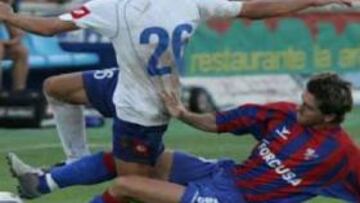 <b>SORPRENDIDOS.</b> El conjunto maño se vio superado en ganas y en juego por sus vecinos del Huesca.