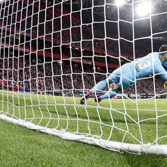 1x1 del Valencia: Kondogbia gobernó y Neto detuvo a Aduriz
