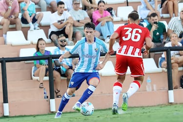 El Málaga saca buena nota ante un Almería que añora a Luis Suárez