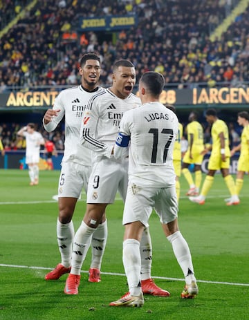 Jude Bellingham, Kylian Mbapp y Lucas Vzquez celebran el 1-2 al Villarrea. 