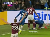 El bestial empujón de Adama Traoré que ‘puso a volar’ a Cucurella y acabó en pelea multitudinaria