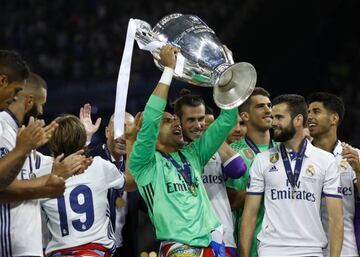 The National Stadium of Wales, Cardiff - June 3, 2017:  Real Madrid's Keylor Navas celebrates with the trophy after winning the UEFA Champions League Final.